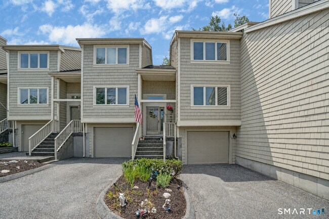 Building Photo - 12 Boulevard Dr
