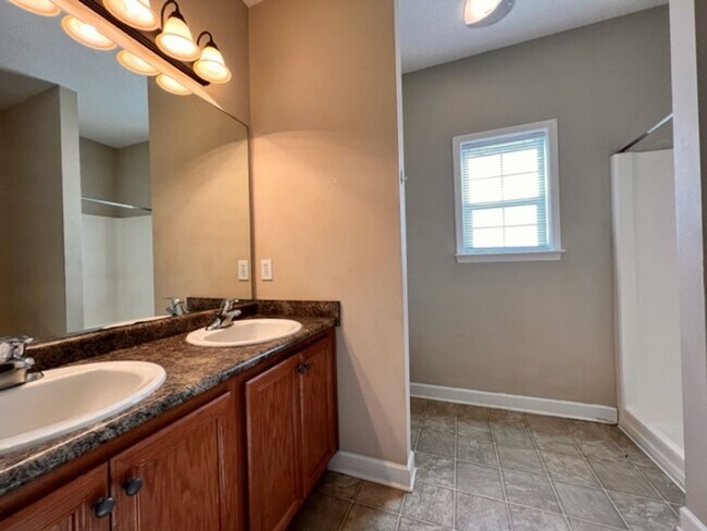 Building Photo - Welcome to The Enclave at Oak Crest!