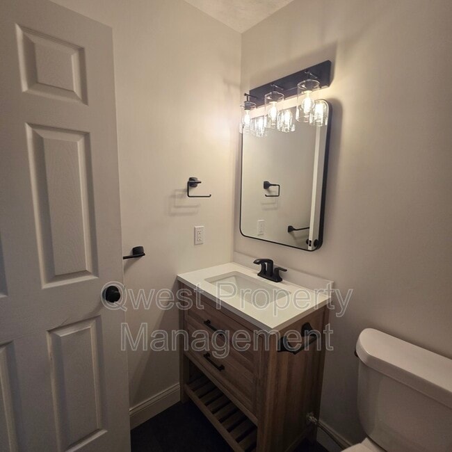 Building Photo - 3829 Silver Lake Rd