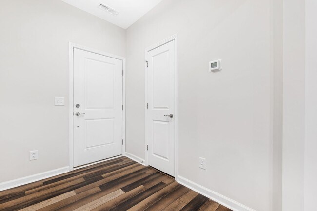 Building Photo - Well Appointed 3-Bedroom Townhome in Durham!