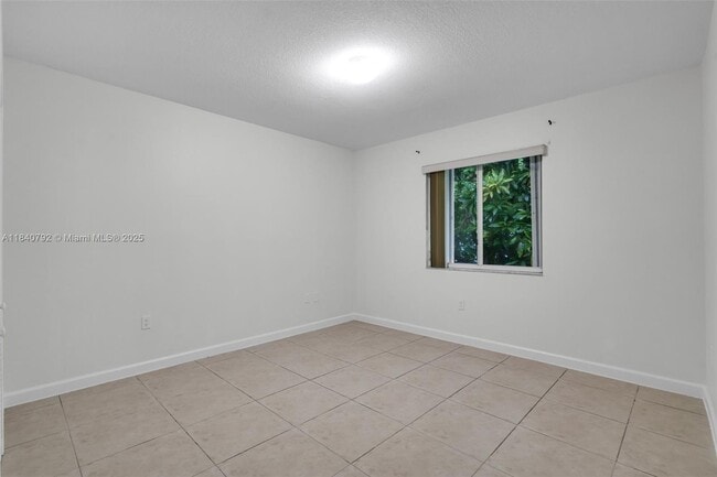 Building Photo - 2817 SW 39th Ave