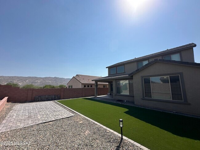 Building Photo - 7806 S Land Grant Dr