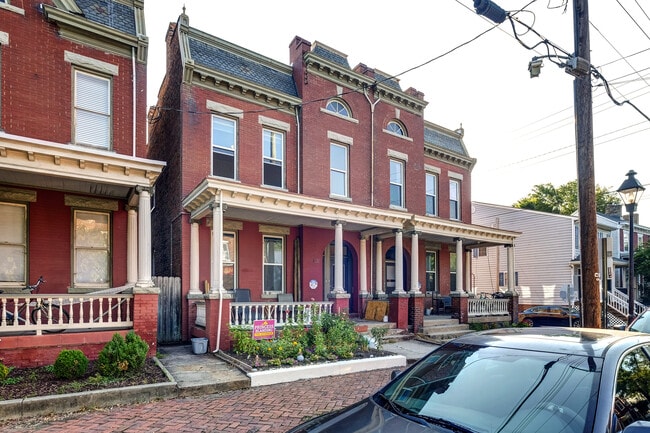 Building Photo - 802 W Clay St
