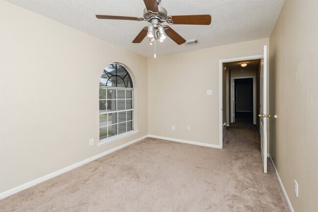 Building Photo - 215 Sunset Ridge Dr