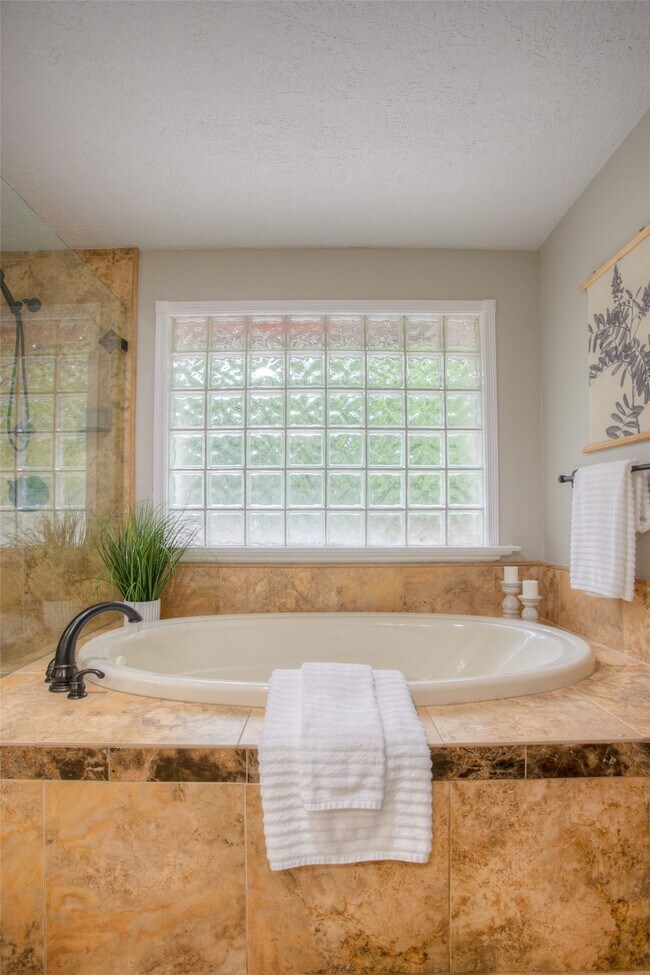 Building Photo - 6016 Teas Nursery Rd