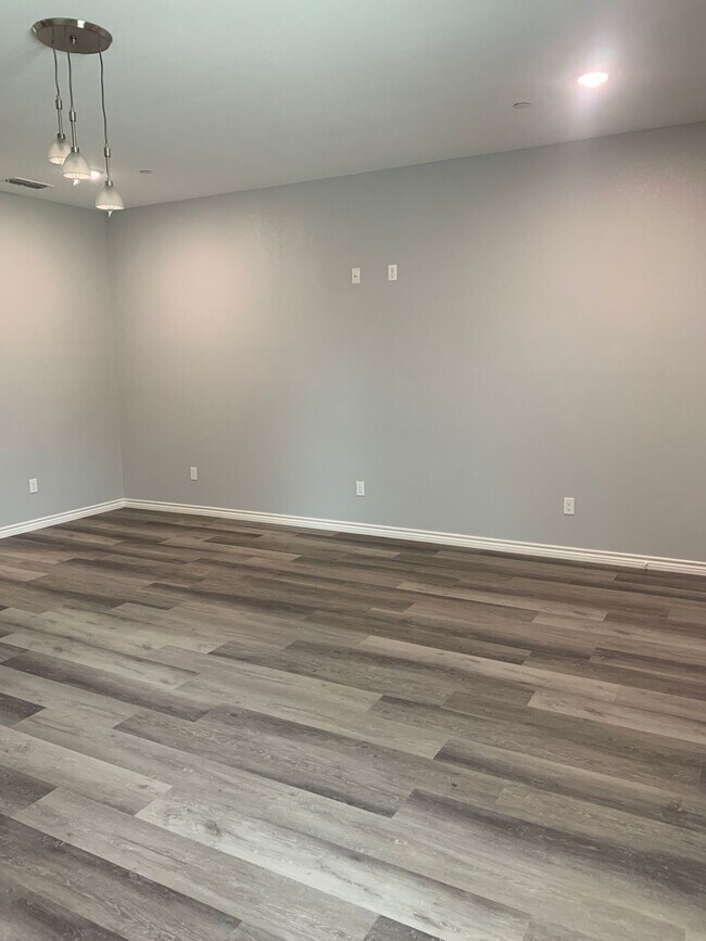 Building Photo - Spring Break Special - Move in NOW!!! and stay one month free