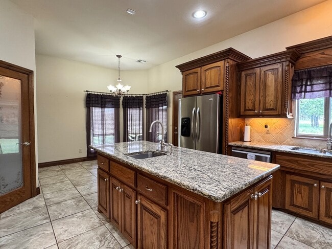 Building Photo - 8147 Shadow Lake Dr