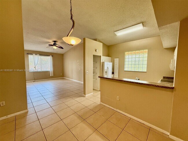 Building Photo - 6976 SW 39th St
