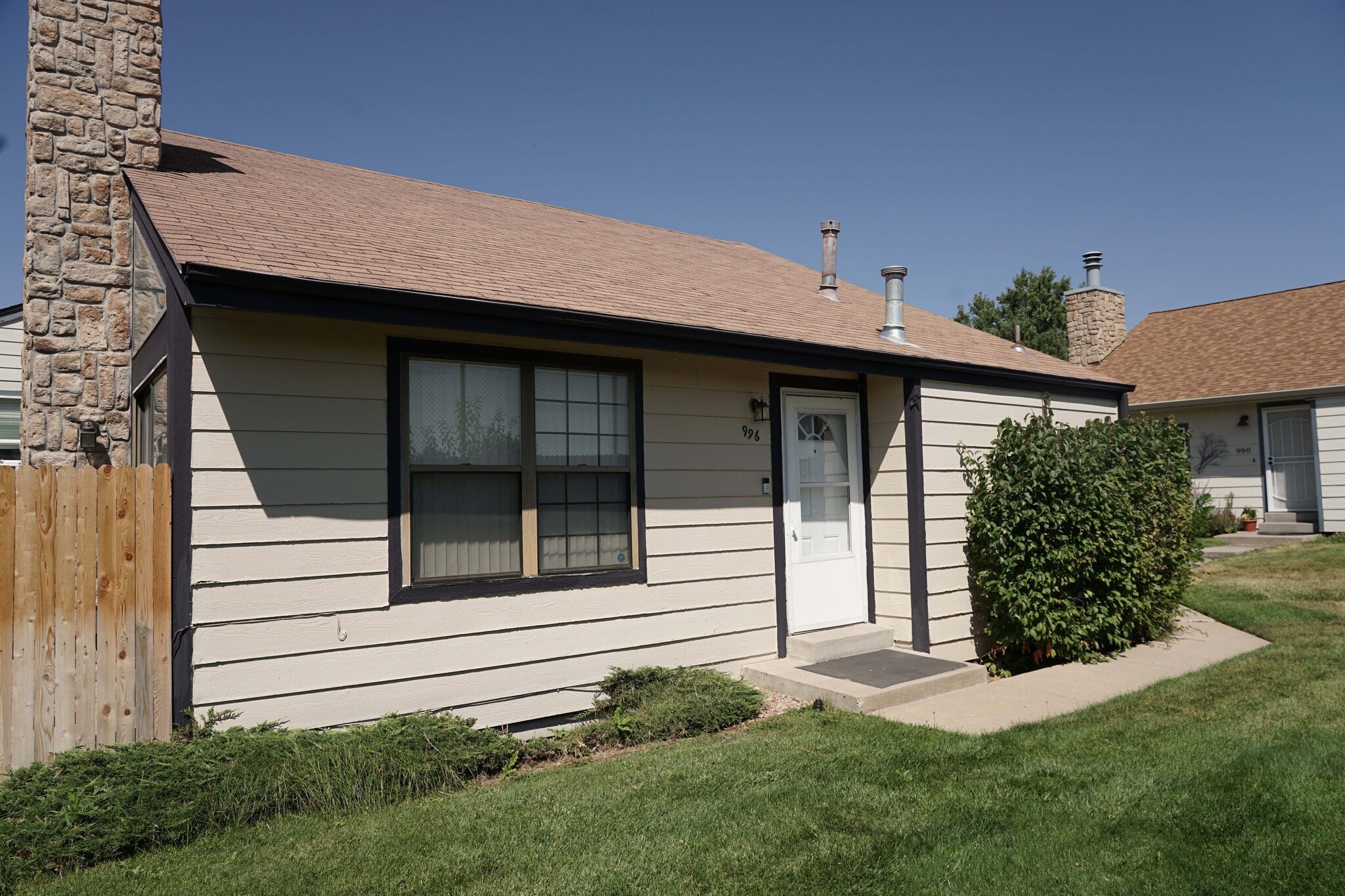 Building Photo - 996 S Zeno Way