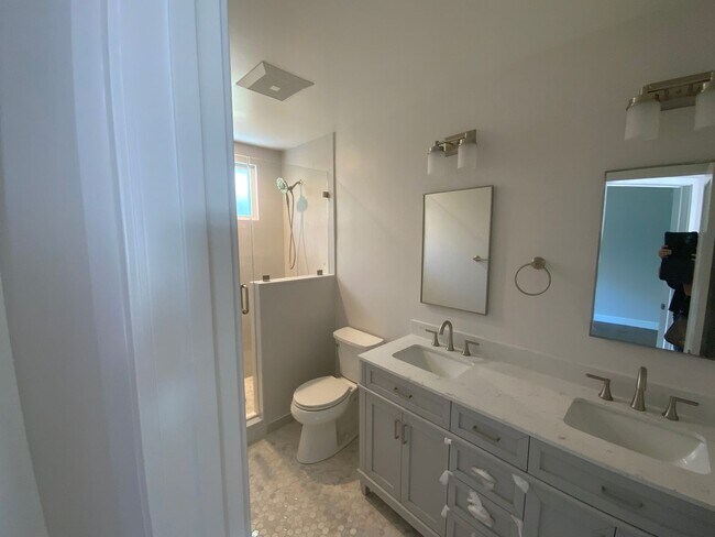 Building Photo - Adorable fully remodeled home on Ruhland with large yard