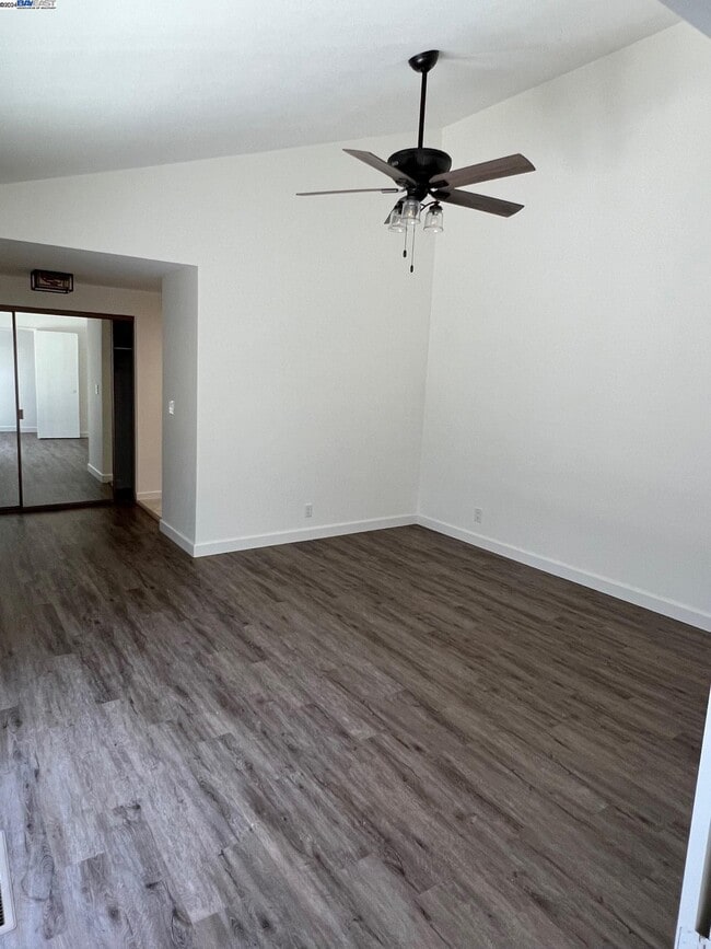 Building Photo - 535 Cambrian Way