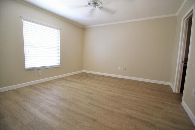 Building Photo - 1098 Villa Ln