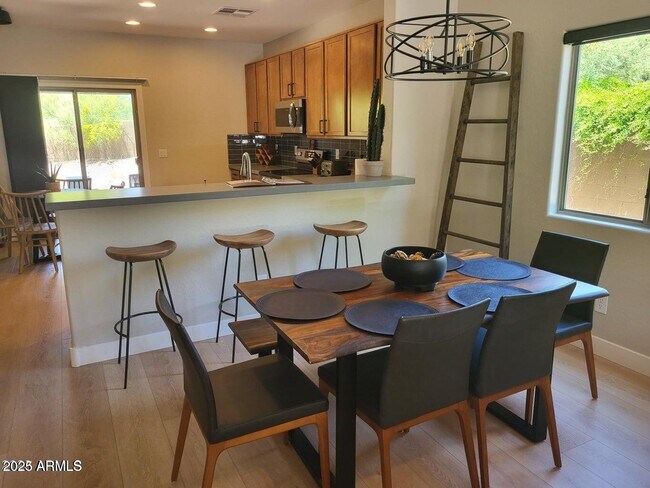 Building Photo - 6119 E Knolls Way N