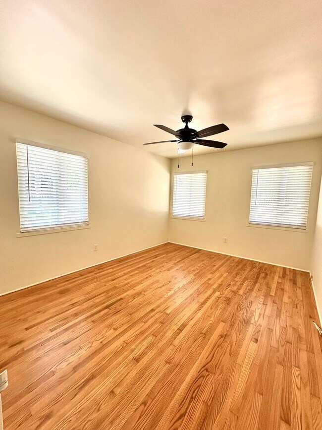 Building Photo - Beautifully Remodeled Unit on the East Side of Santa Barbara