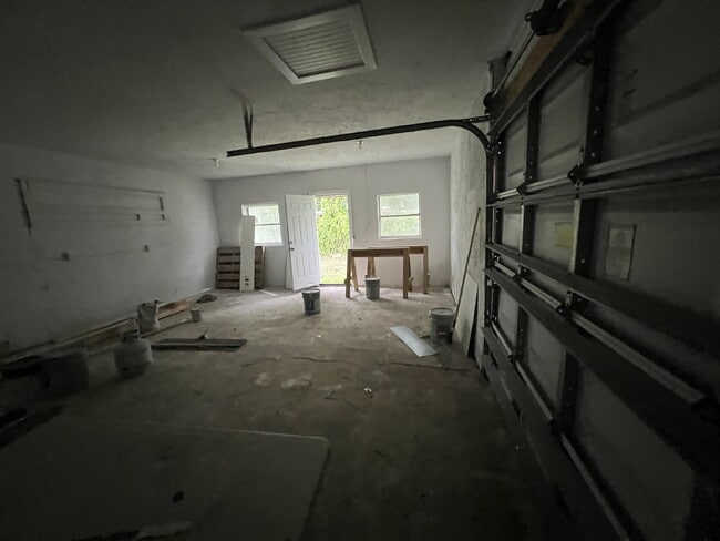 Building Photo - 3BR/1BA Home in Fort Myers with Large Detached Garage 20x25