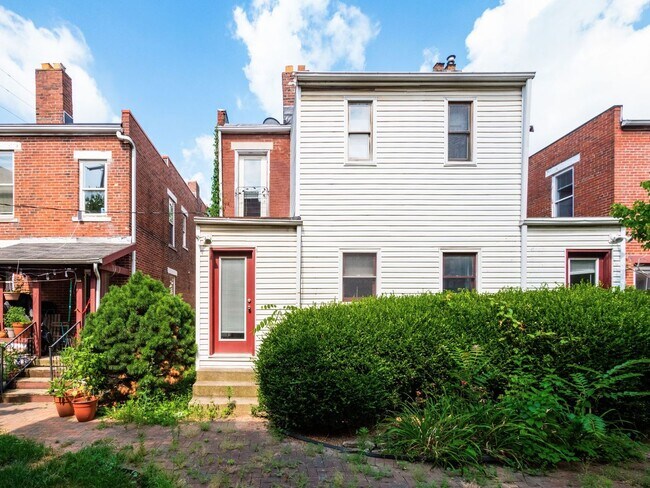 Building Photo - 1206-1208 Indianola Avenue
