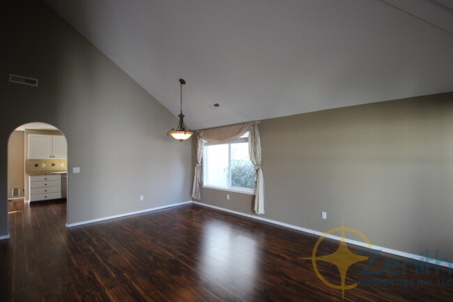 Building Photo - 7205 NE 159th Ave