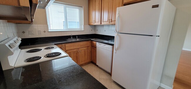 Building Photo - 1642 Queen Charlotte Dr