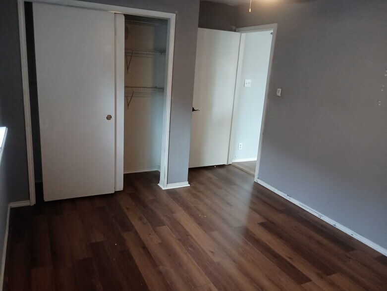 Building Photo - Room in House on Mallow Grove