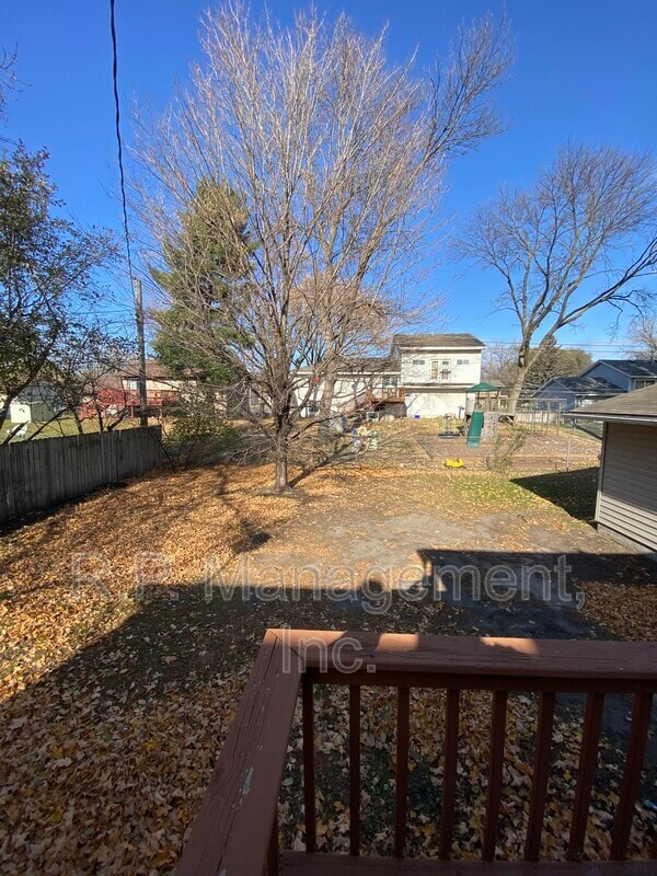 Building Photo - 1425 Meadowmoor Dr NE