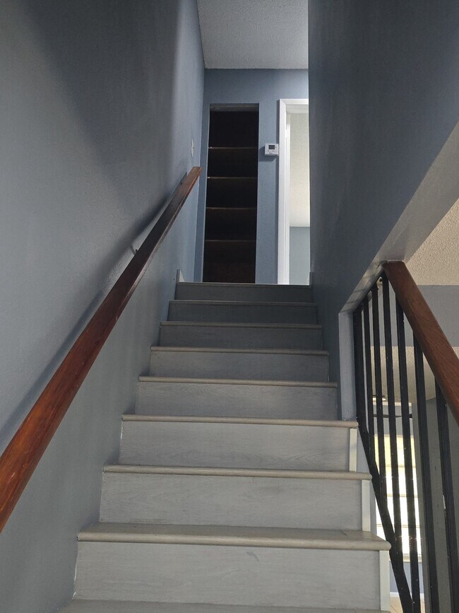 Building Photo - 407 Barlow Ave