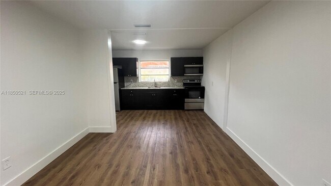 Building Photo - 2929 NW 22nd Ct