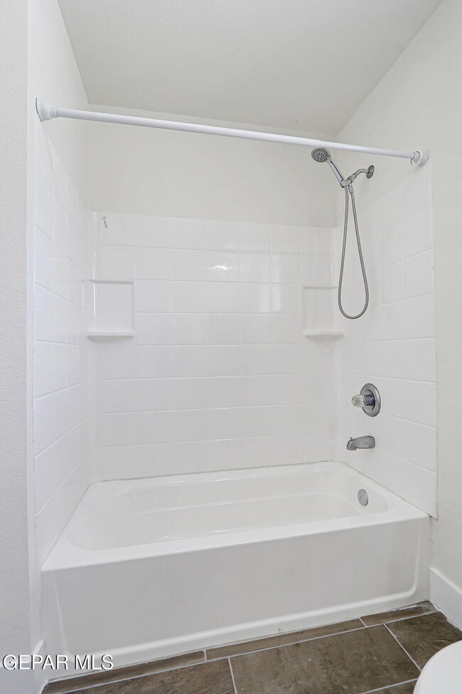 Building Photo - 7235 Royal Arms Dr