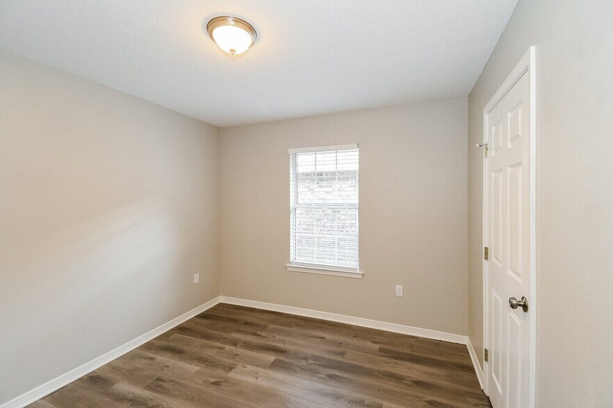 Building Photo - 2847 Cross Creek Dr
