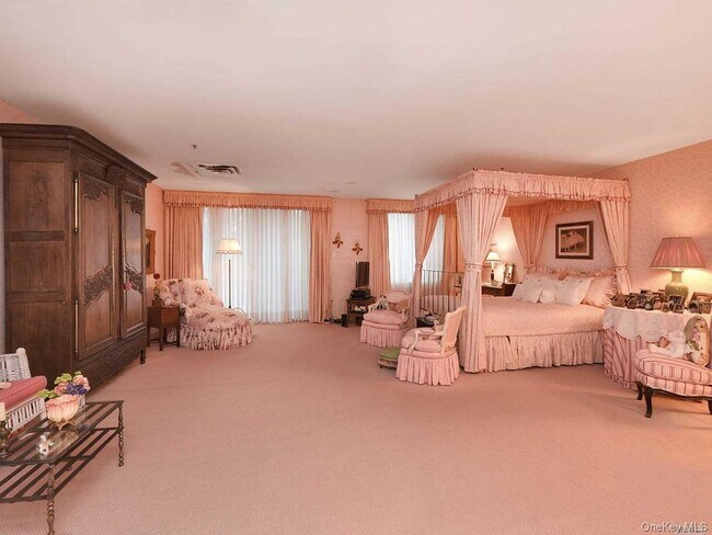 Building Photo - 123 Middle Neck Rd