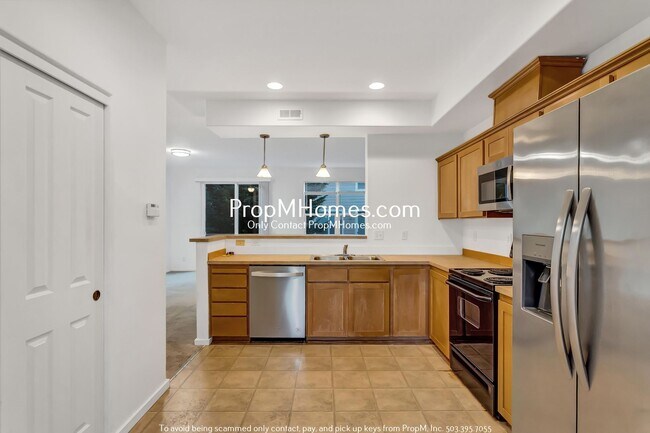 Building Photo - Spacious Townhome in Tanasbourne!