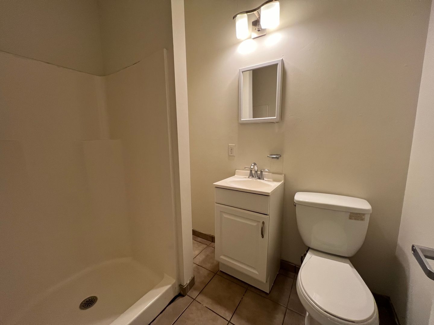 Building Photo - 7 Bedroom Home