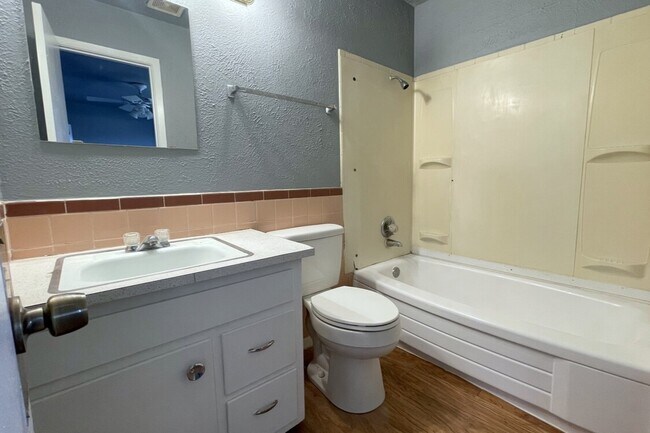 Building Photo - Edenfield Shores