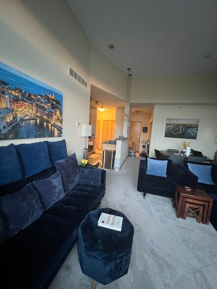 Building Photo - 7600 Lyndale Ave S