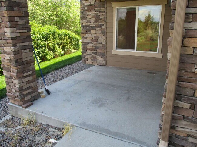 Building Photo - Walkout Basement Apartment - PRICED TO RENT - AVAIL 6/1/26