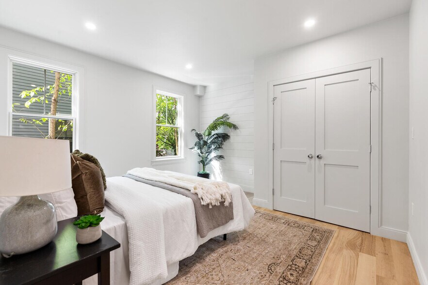 Building Photo - 8 Holly Ave