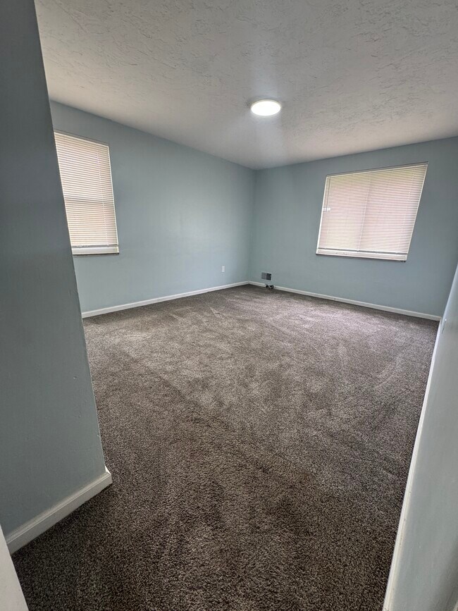 Building Photo - 355 Macassar Dr
