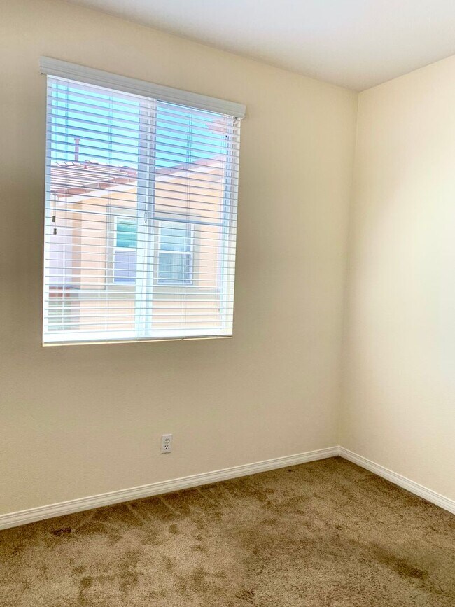 Building Photo - Enchanting 4 bedroom/2.5 bath property in the heart of Claremont Village