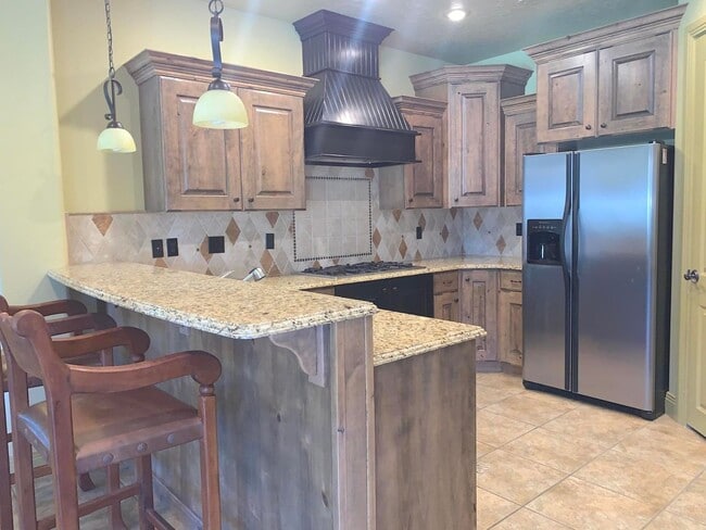 Building Photo - This Gorgeous Home is in the Tonaquint Ter...