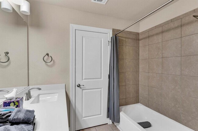 Building Photo - 129 Birkshire Dr
