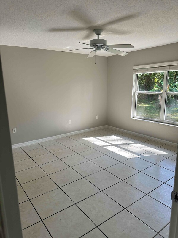 Building Photo - 160 Fenimore Ln