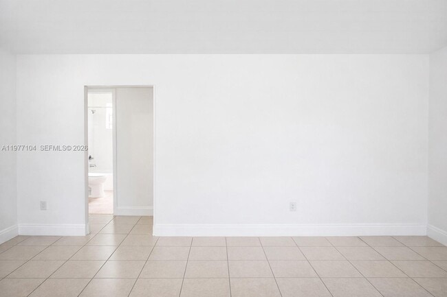 Building Photo - 16851 NE 21st Ave