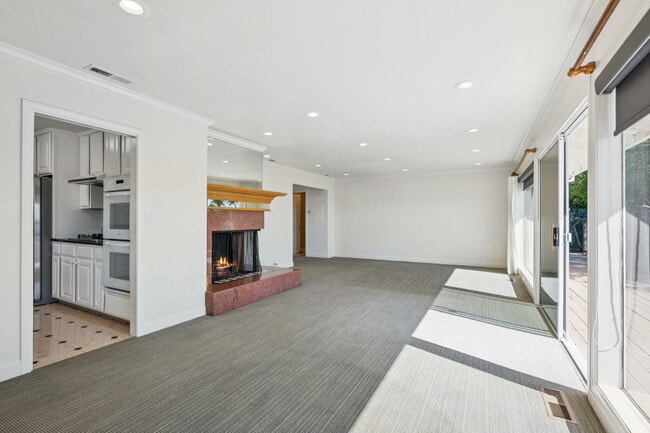 Building Photo - 114 San Marino Dr