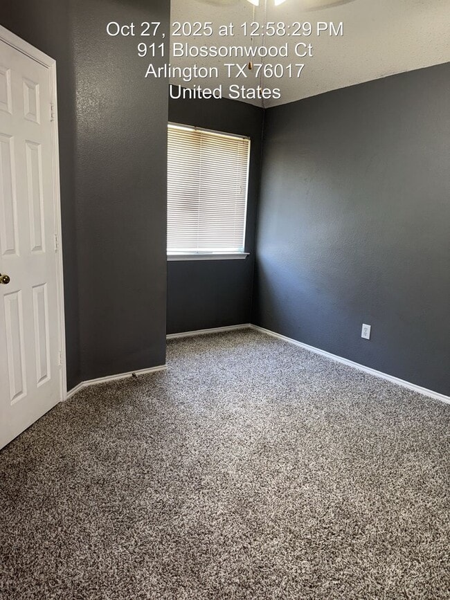 Building Photo - 911 Blossomwood Ct