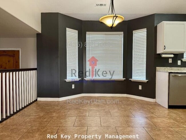 Building Photo - 970 W Single Family Home