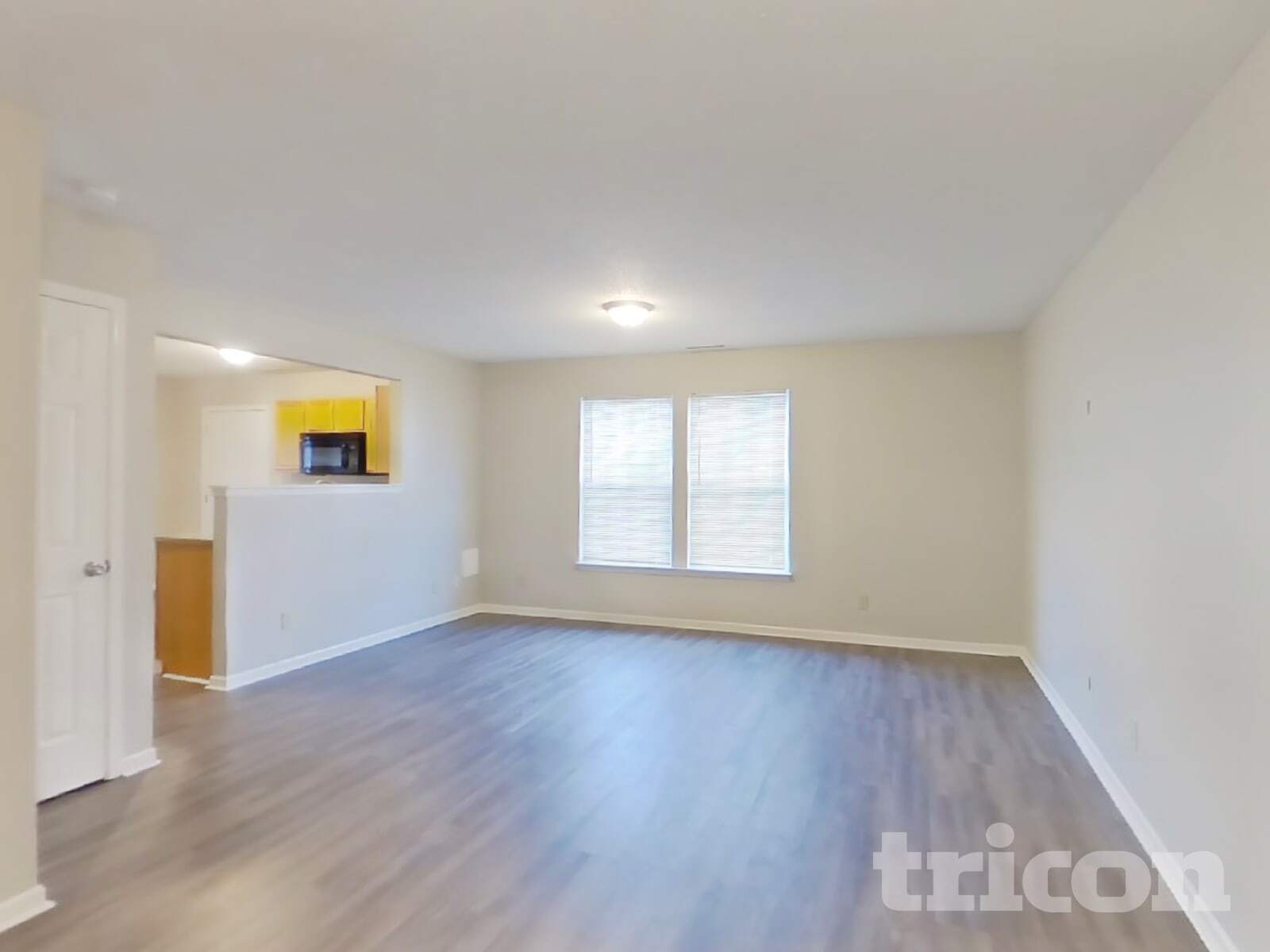 Building Photo - 10892 Woods Dr