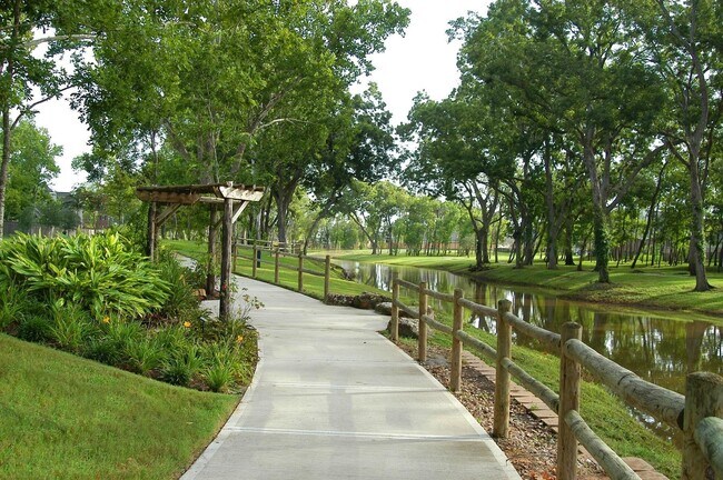 Building Photo - 8727 Arbor Trail Dr