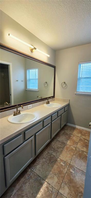 Building Photo - 1729 Mandavilla Dr