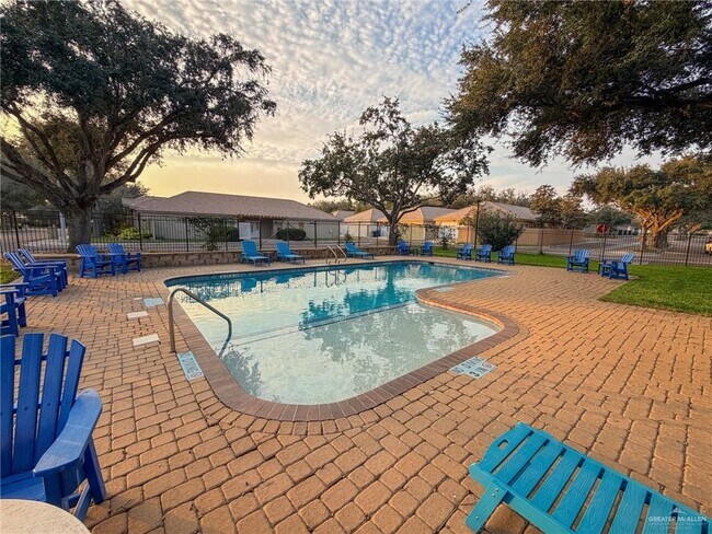 Building Photo - 29 E Uphall Ave