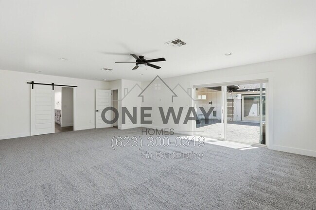Building Photo - 4027 E Lewis Ave