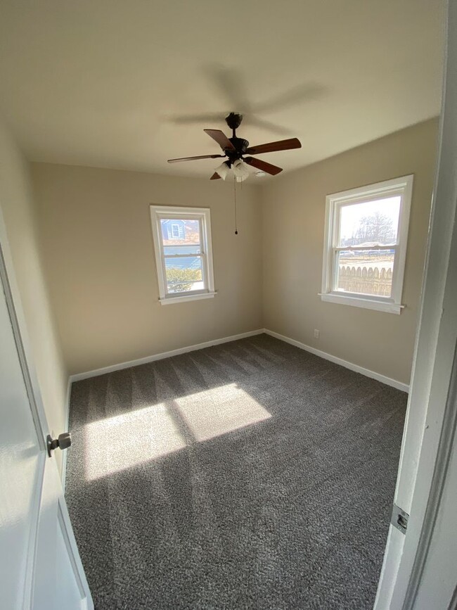 Building Photo - Cozy 1 Bedroom for Rent - Fenced in Yard a...